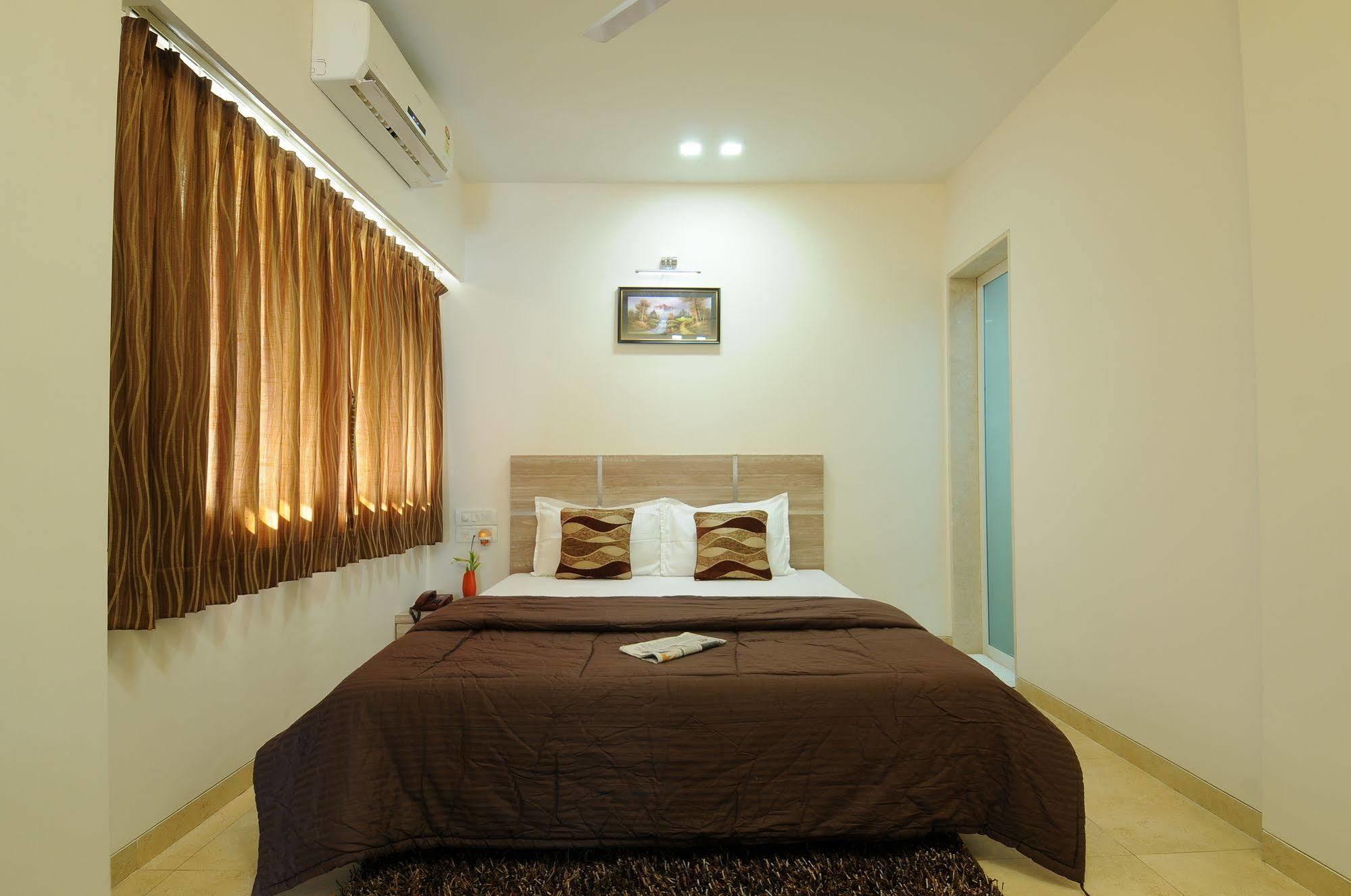 Hotel Crystal มุมไบ ภายนอก รูปภาพ