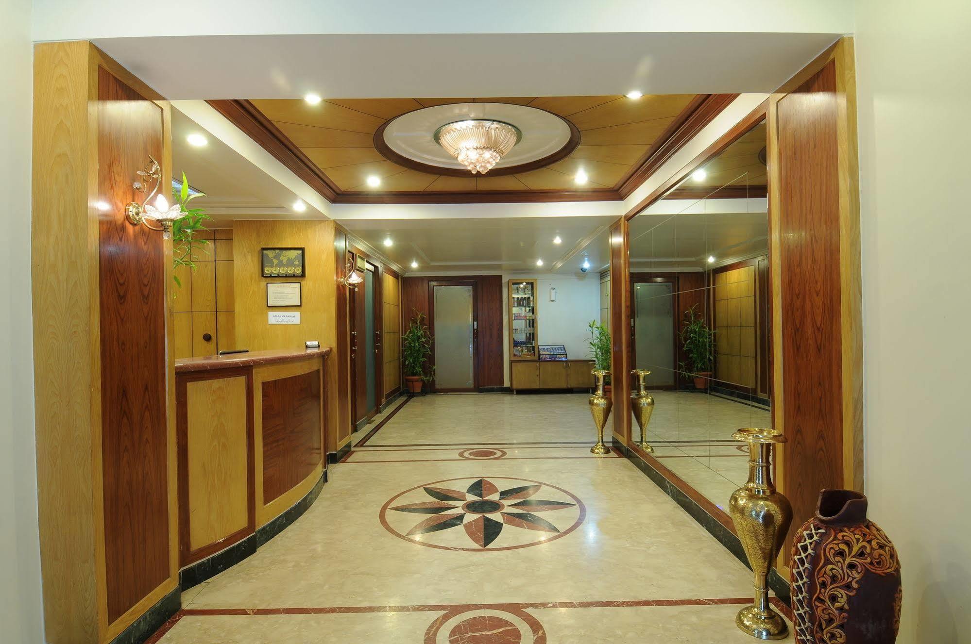 Hotel Crystal มุมไบ ภายนอก รูปภาพ