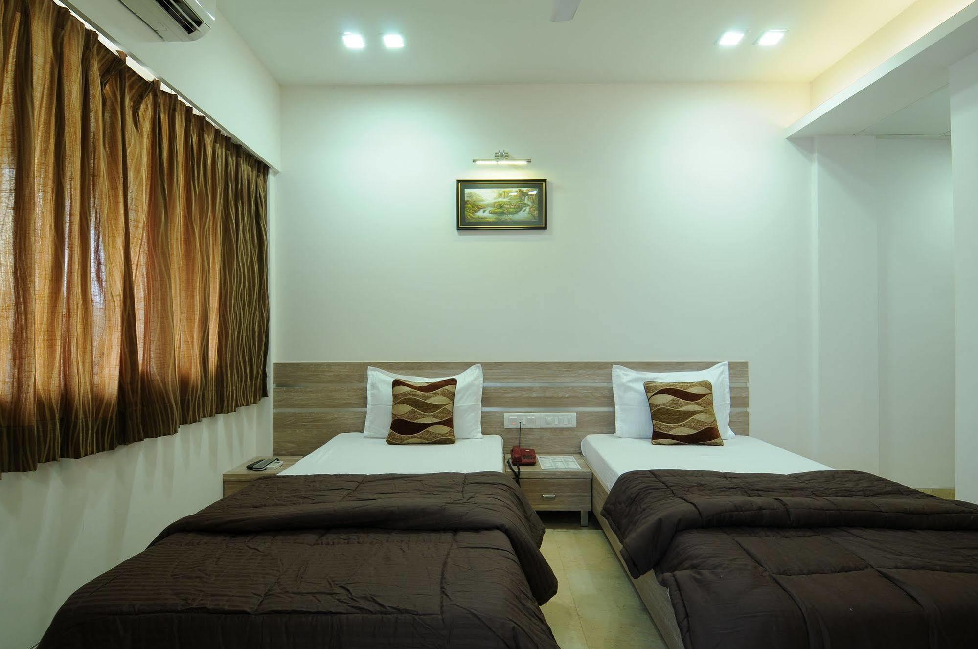 Hotel Crystal มุมไบ ภายนอก รูปภาพ