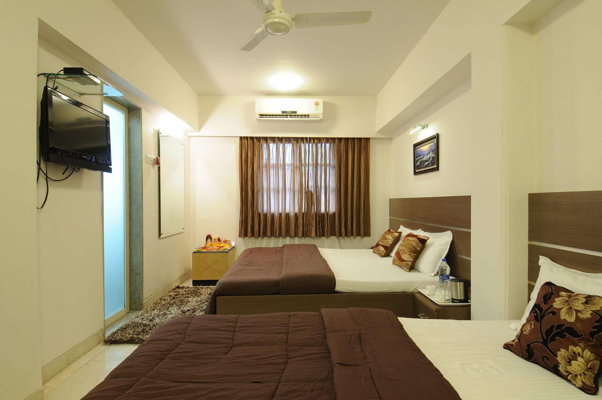 Hotel Crystal มุมไบ ภายนอก รูปภาพ