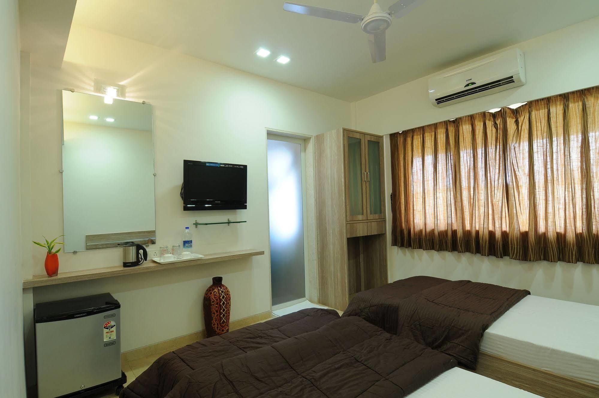 Hotel Crystal มุมไบ ภายนอก รูปภาพ